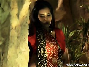 Indian mummy stunner Is outstanding When She Dances