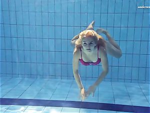 warm Elena flashes what she can do under water